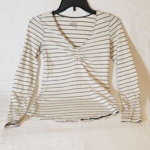 Old Navy Creme & Navy V-Neck Long‎ Sleeve T-Shirt Size XS